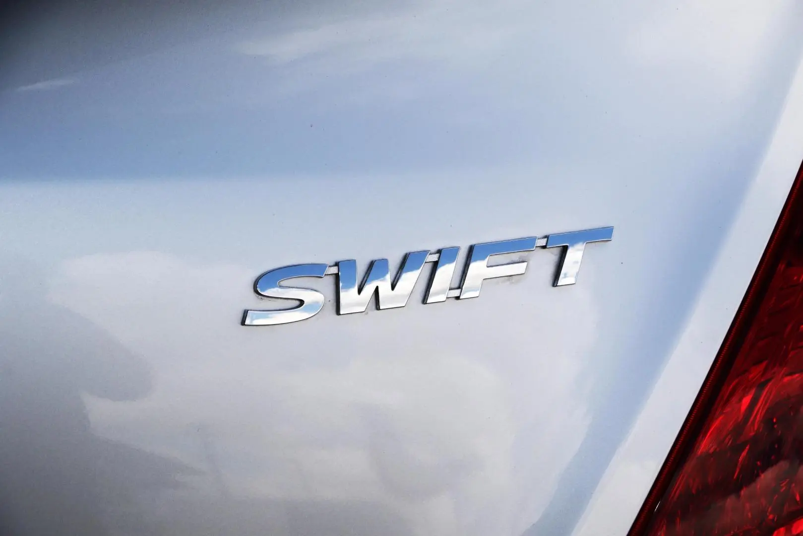 2015 Suzuki Swift Gallery Image 20