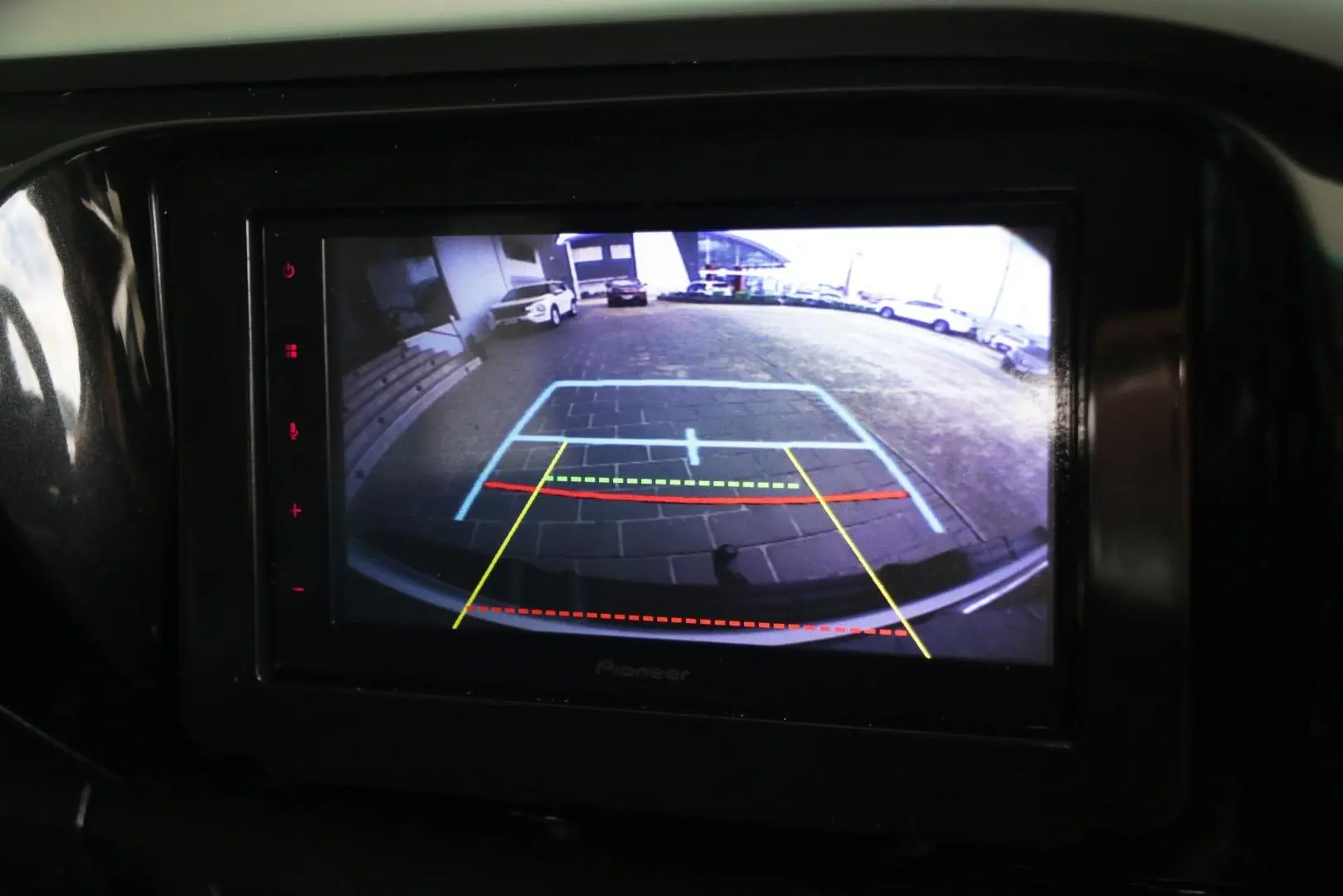 2018 Toyota Hilux Gallery Image 9