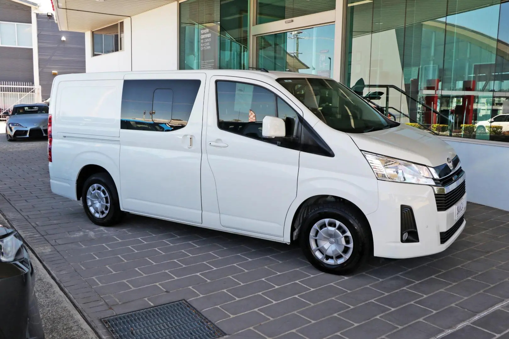 2020 Toyota Hiace Image 5