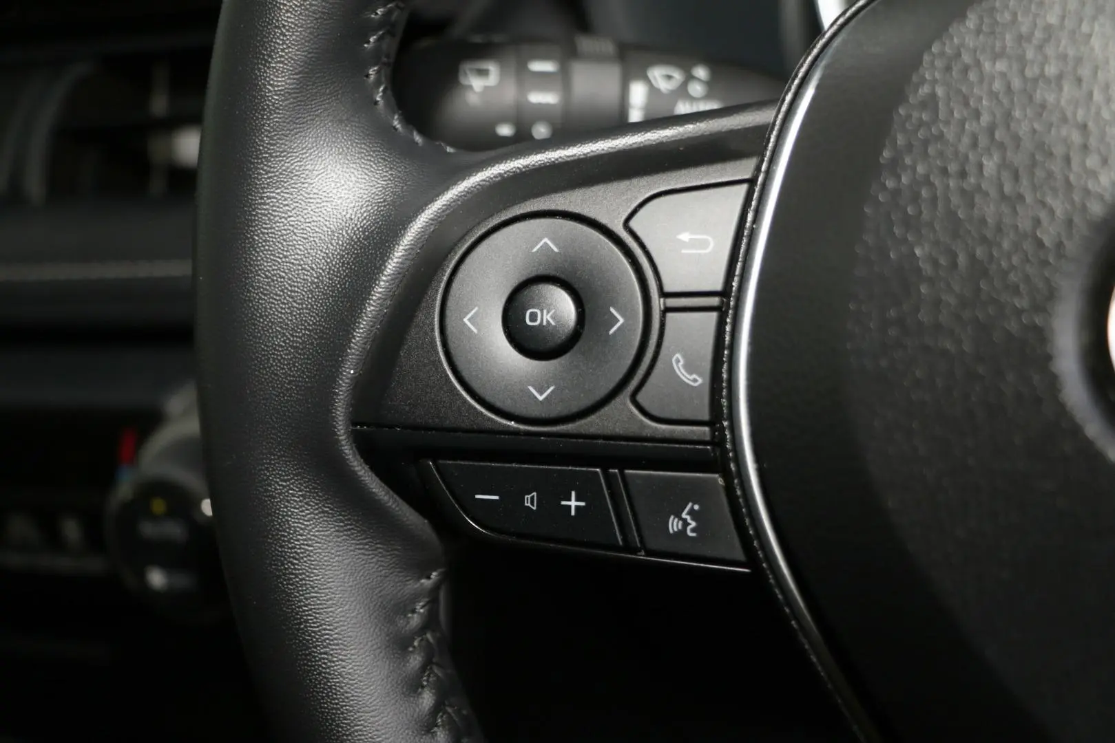 2025 Toyota RAV4 Gallery Image 17