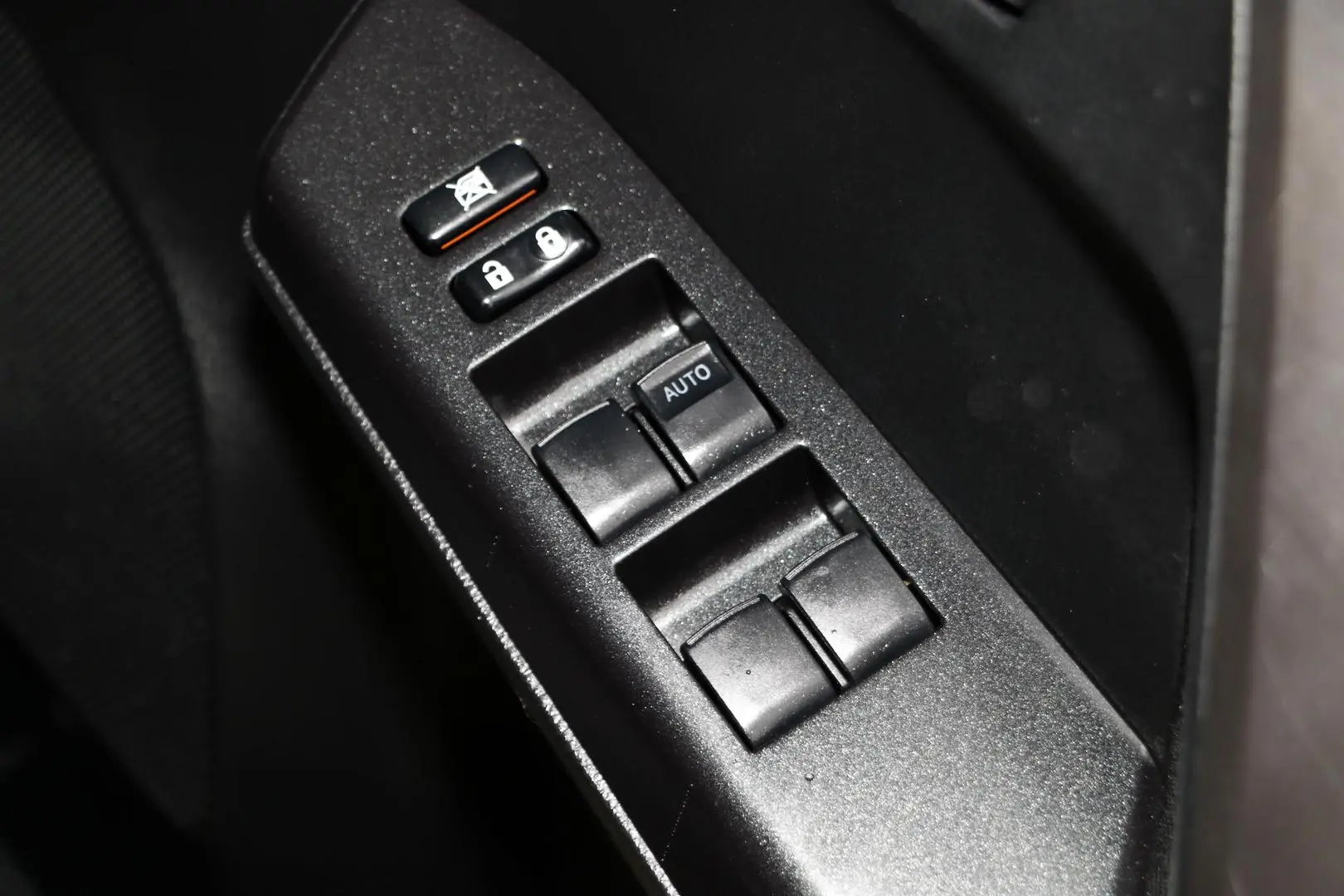 2015 Toyota RAV4 Gallery Image 18