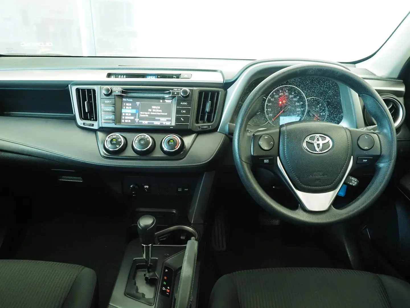 2017 Toyota RAV4 Gallery Image 17