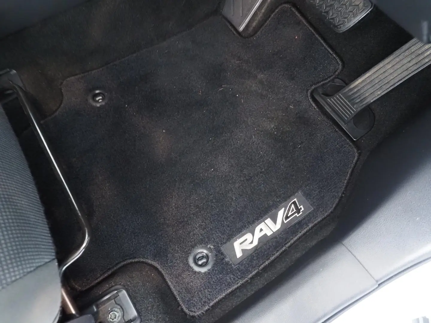 2020 Toyota RAV4 Gallery Image 15