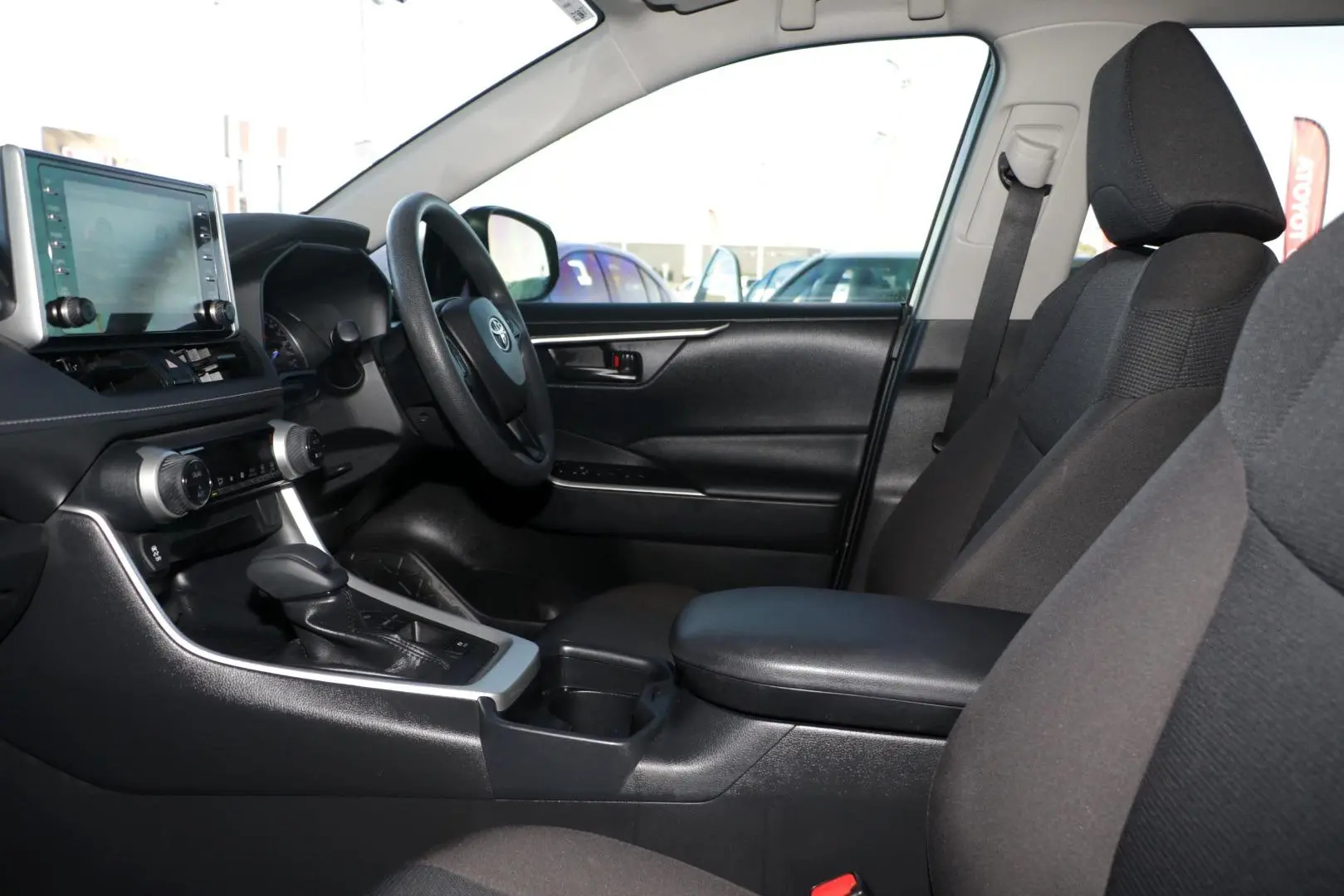 2020 Toyota RAV4 Gallery Image 8