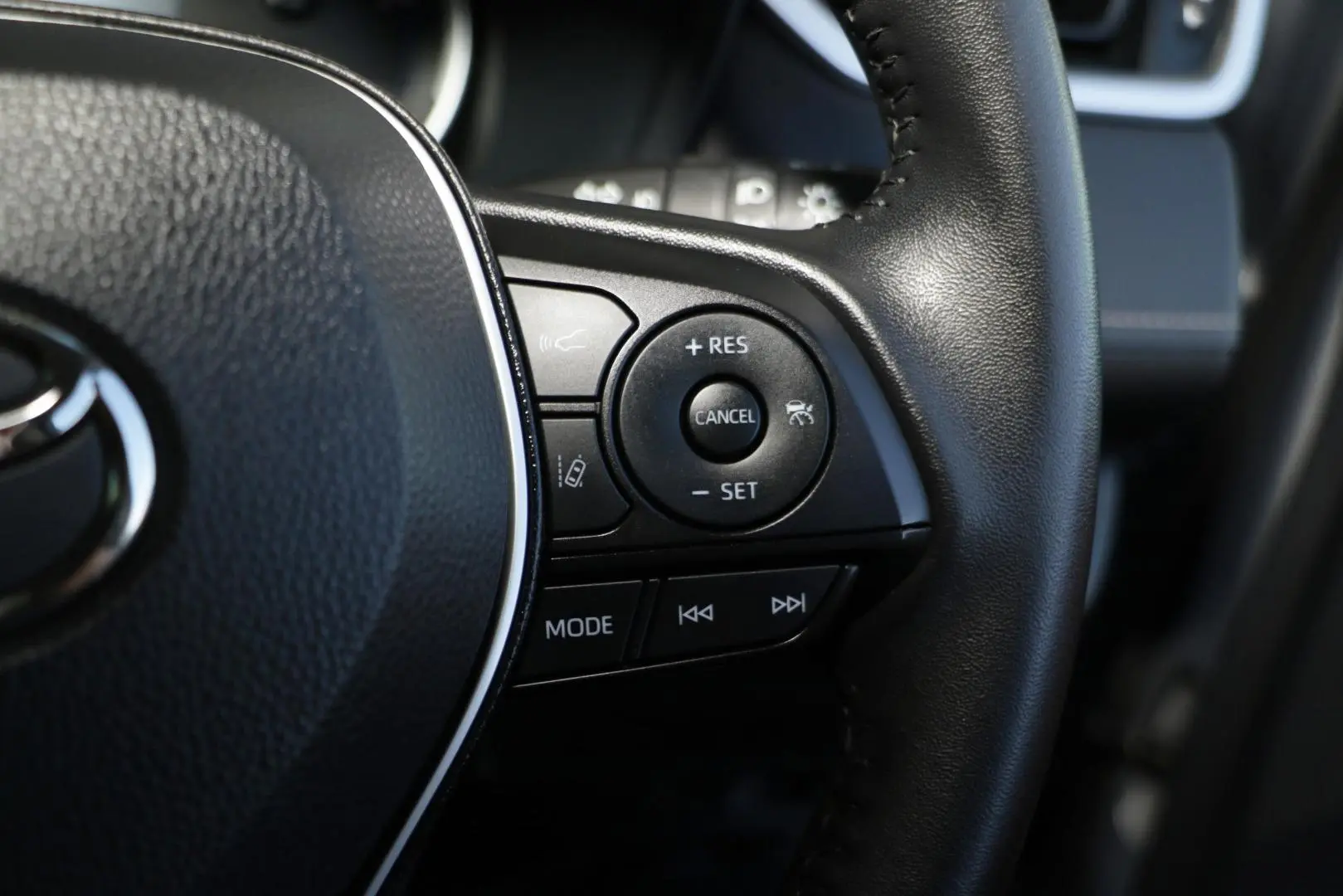 2025 Toyota RAV4 Gallery Image 18