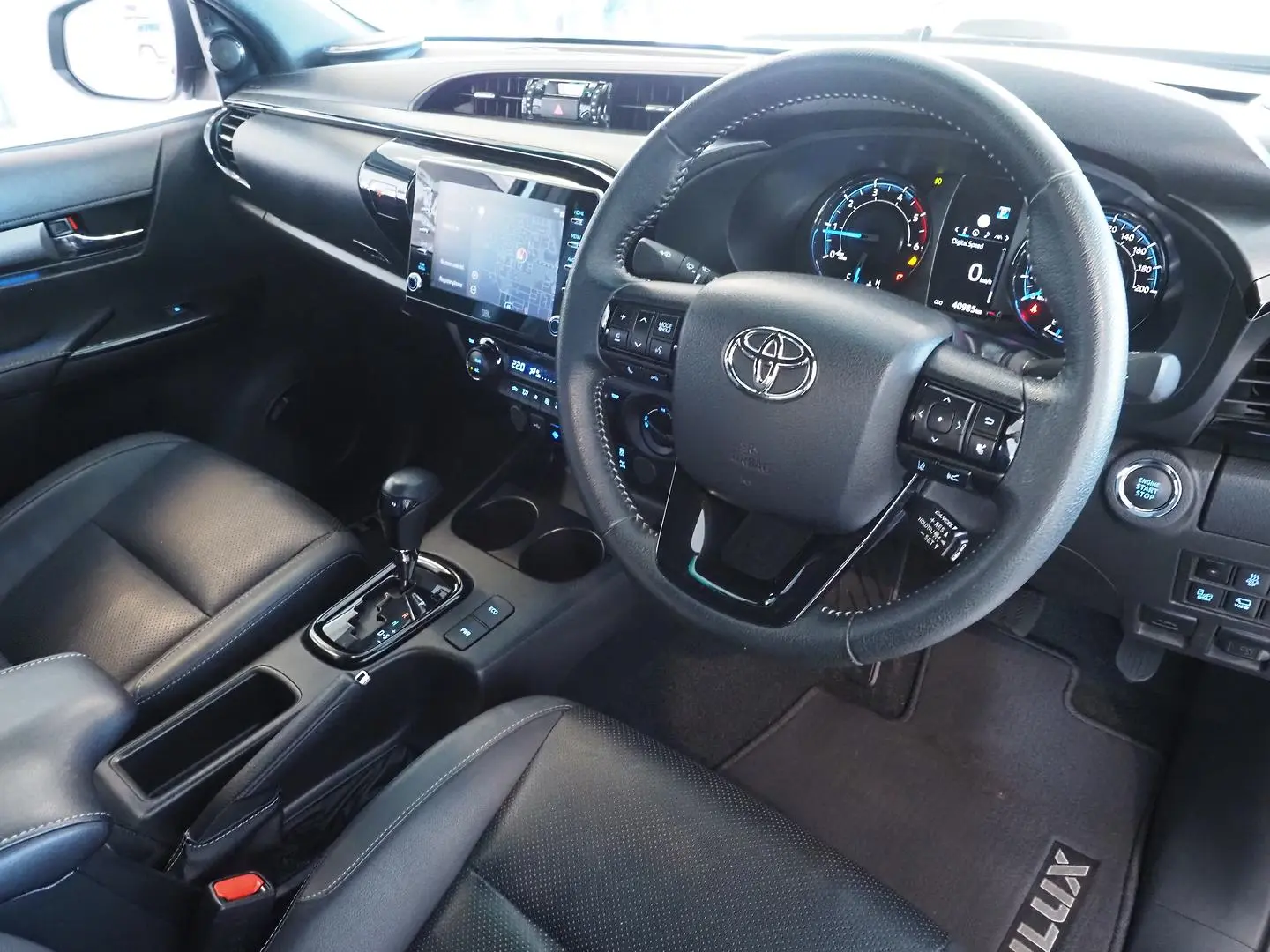 2023 Toyota Hilux Gallery Image 4