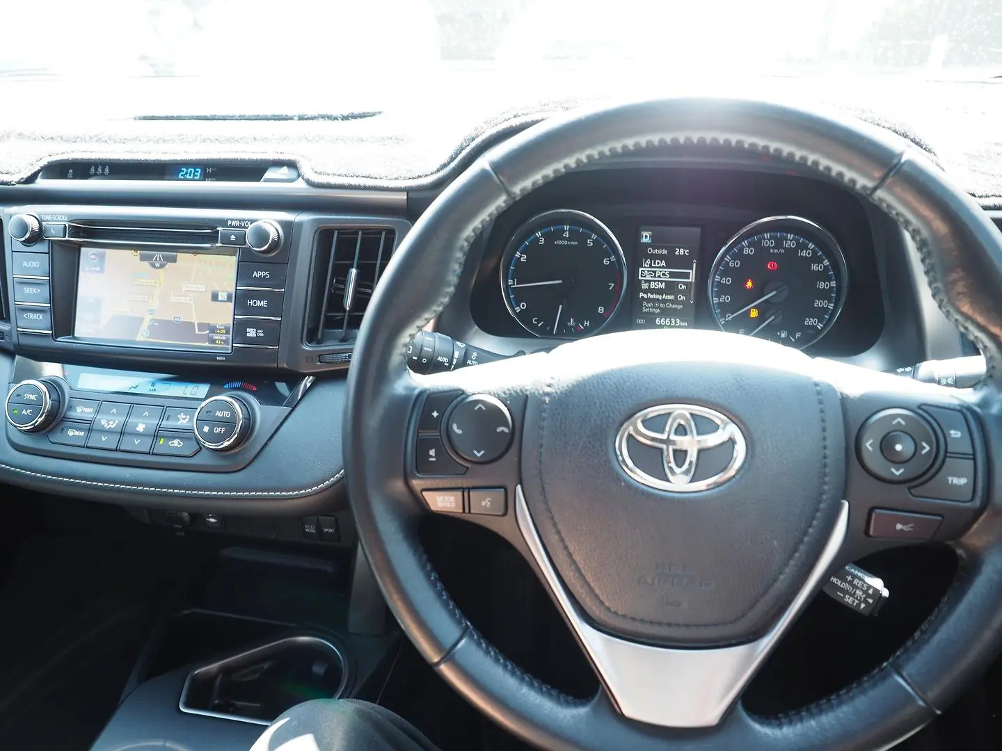 2017 Toyota RAV4 Image 38