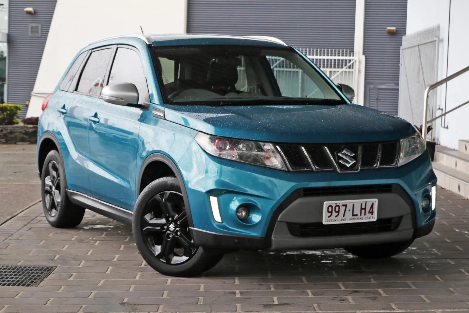 2017 Suzuki Vitara Image 1