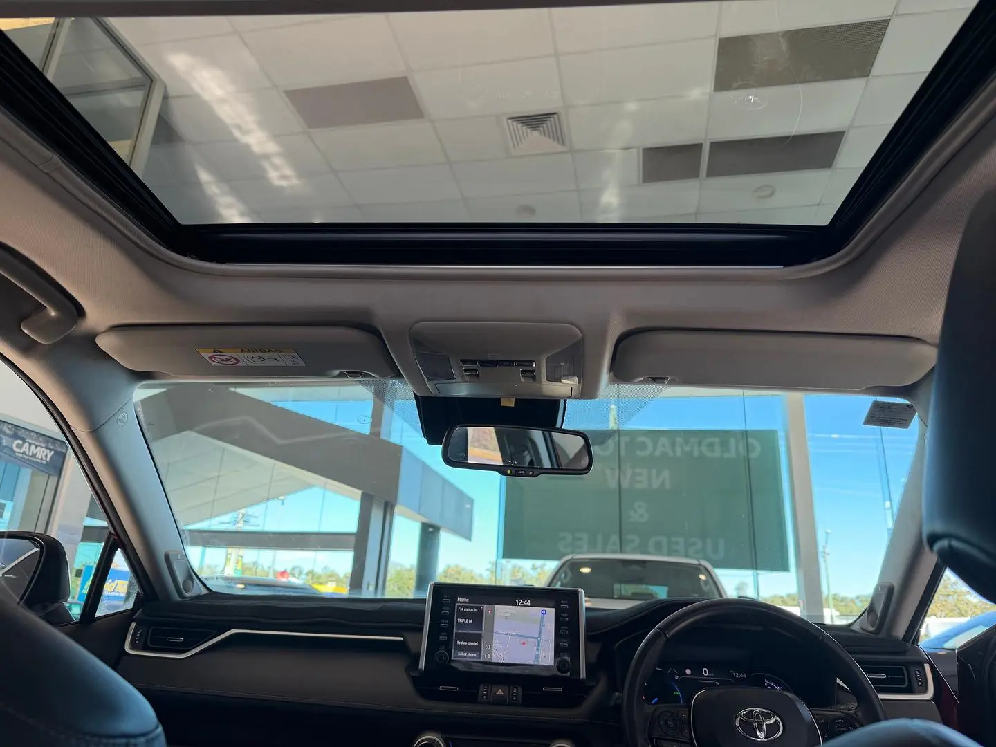 2020 Toyota RAV4 Gallery Image 2