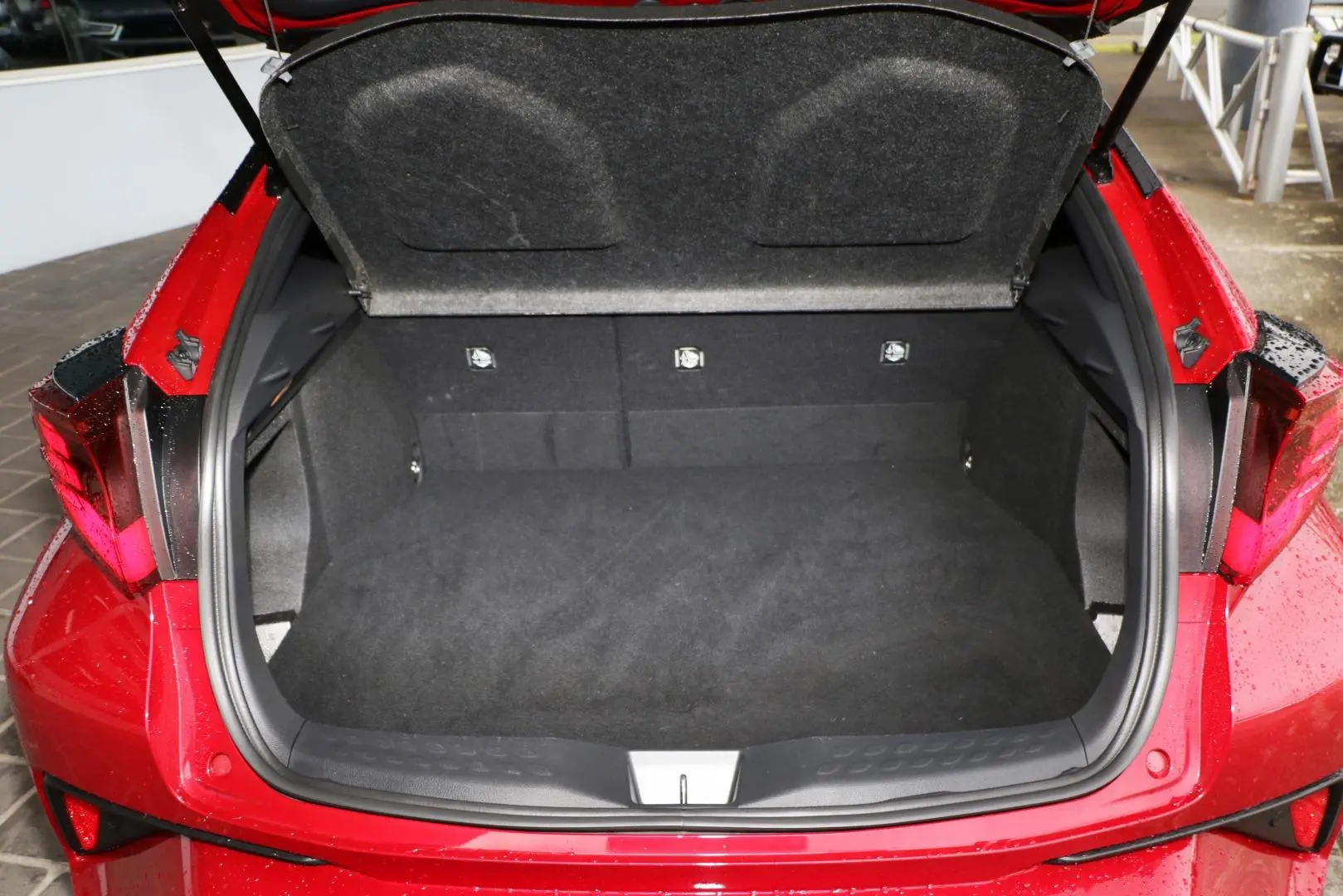 2021 Toyota C-HR Gallery Image 21