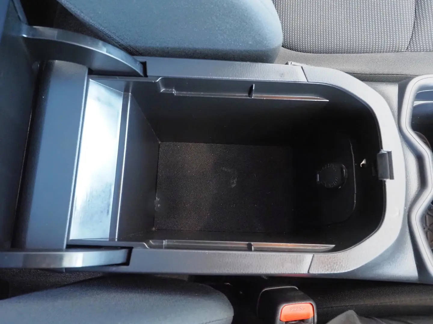 2020 Toyota RAV4 Gallery Image 18