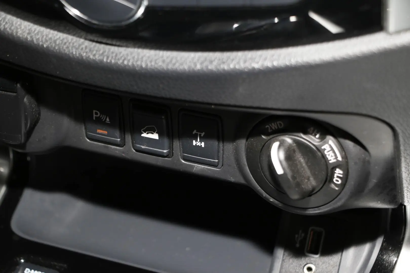 2022 Nissan Navara Gallery Image 19