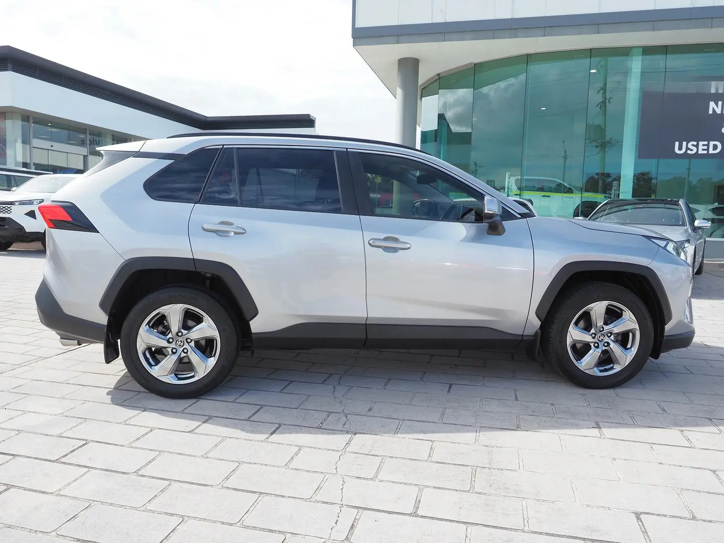 2020 Toyota RAV4 Gallery Image 7