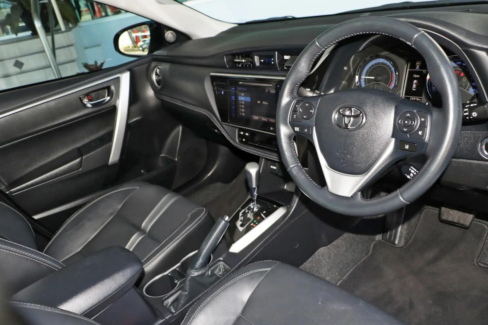 2017 Toyota Corolla Gallery Image 6