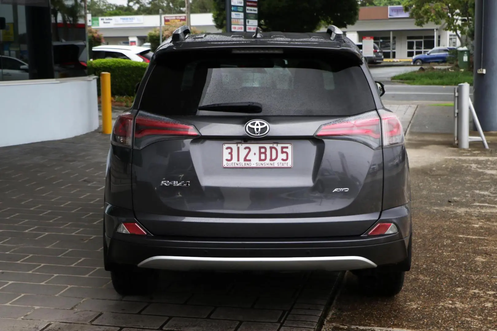 2015 Toyota RAV4 Gallery Image 4