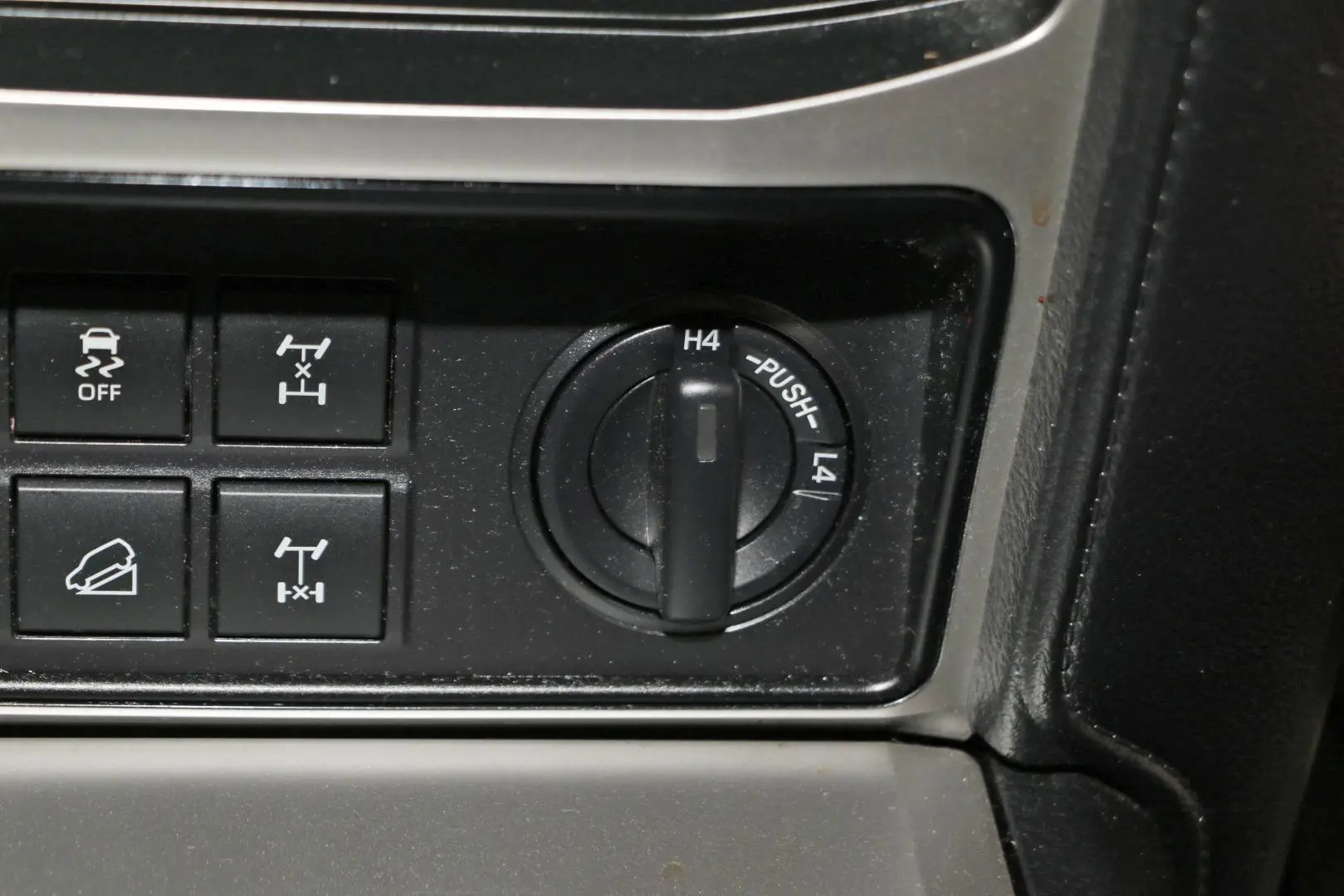 2018 Toyota Landcruiser Prado Gallery Image 15