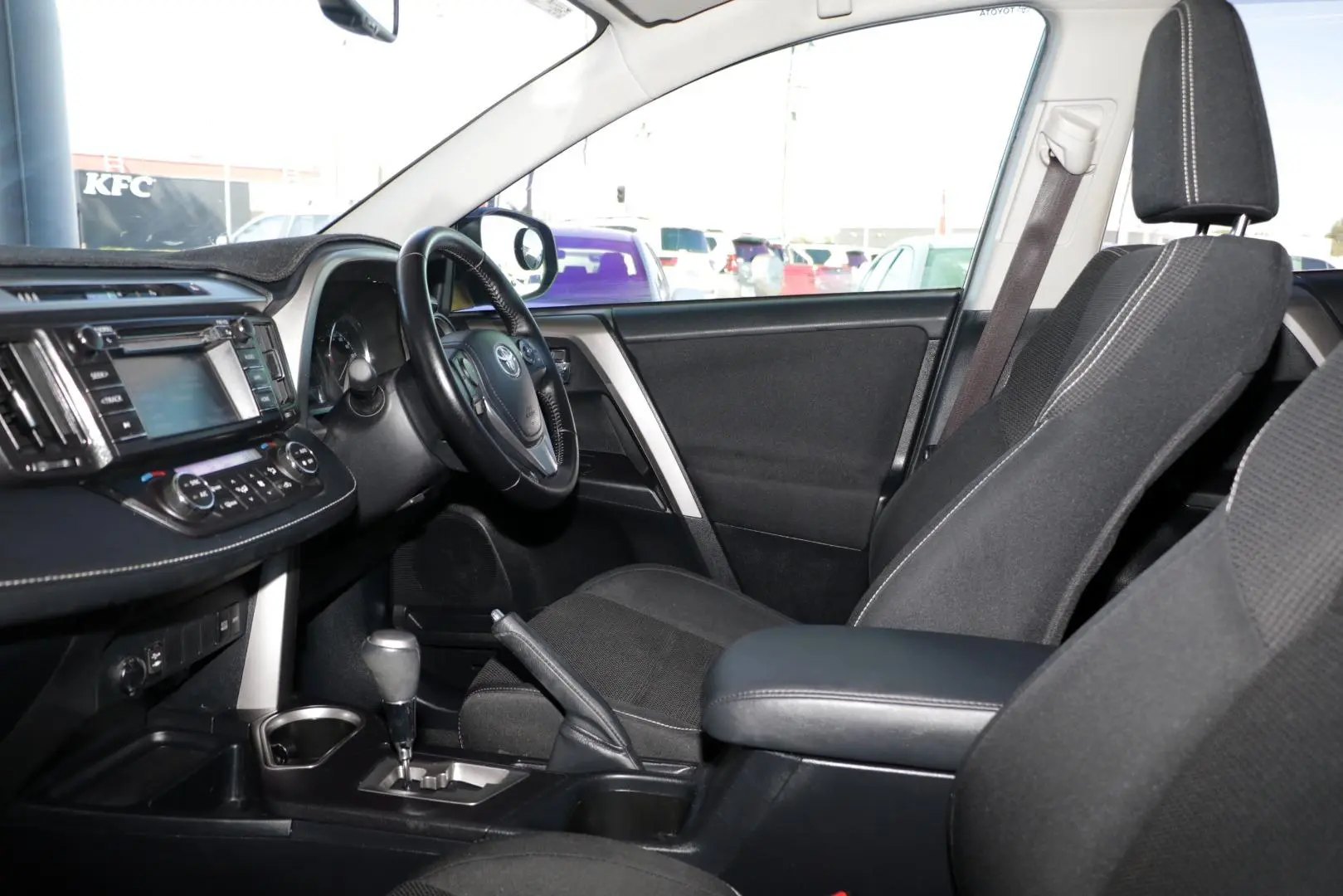 2016 Toyota RAV4 Gallery Image 8