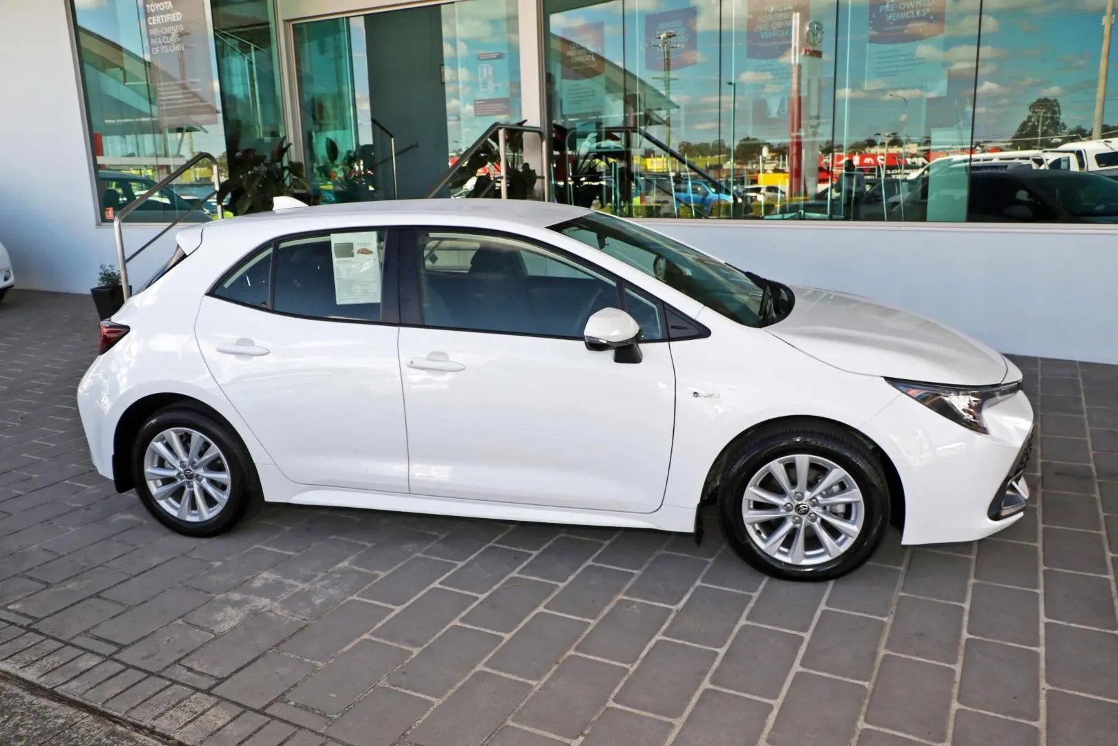 2025 Toyota Corolla Gallery Image 6