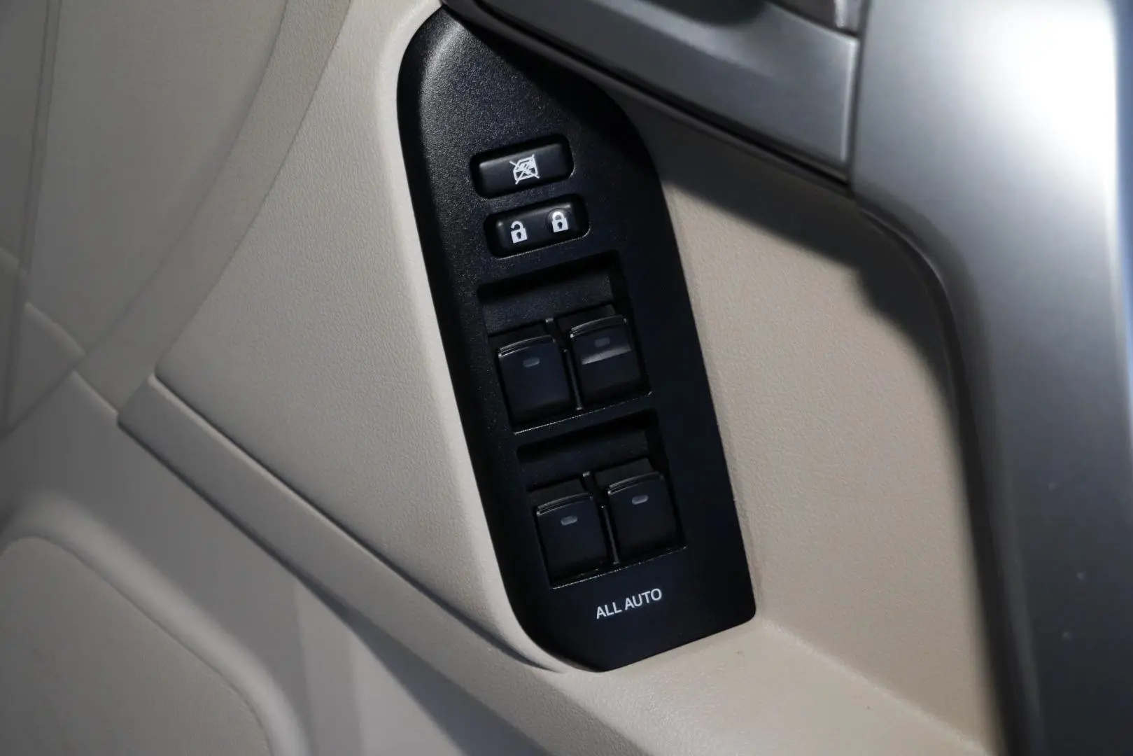 2021 Toyota Landcruiser Prado Gallery Image 18