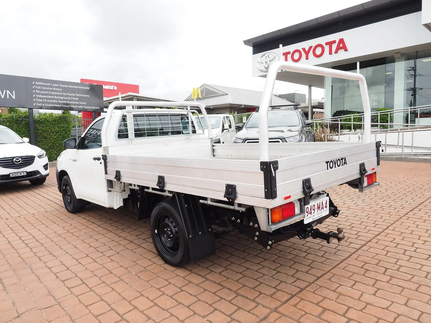 2017 Toyota Hilux Gallery Image 8