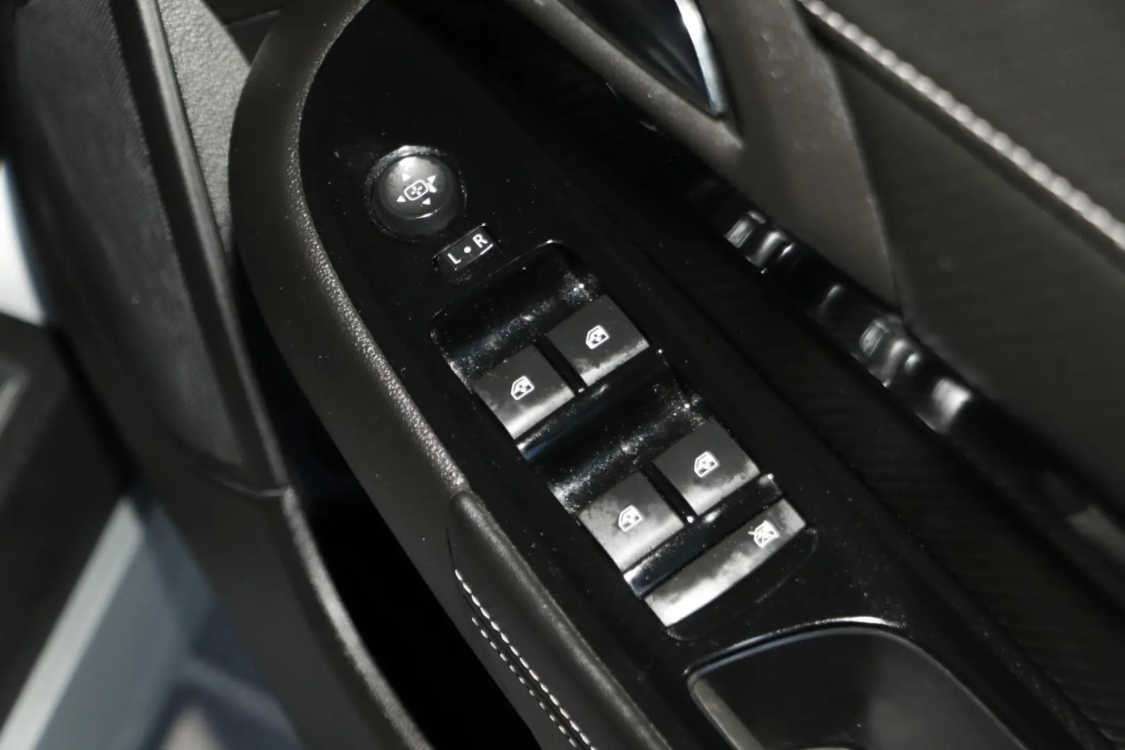 2017 Holden Commodore Gallery Image 18