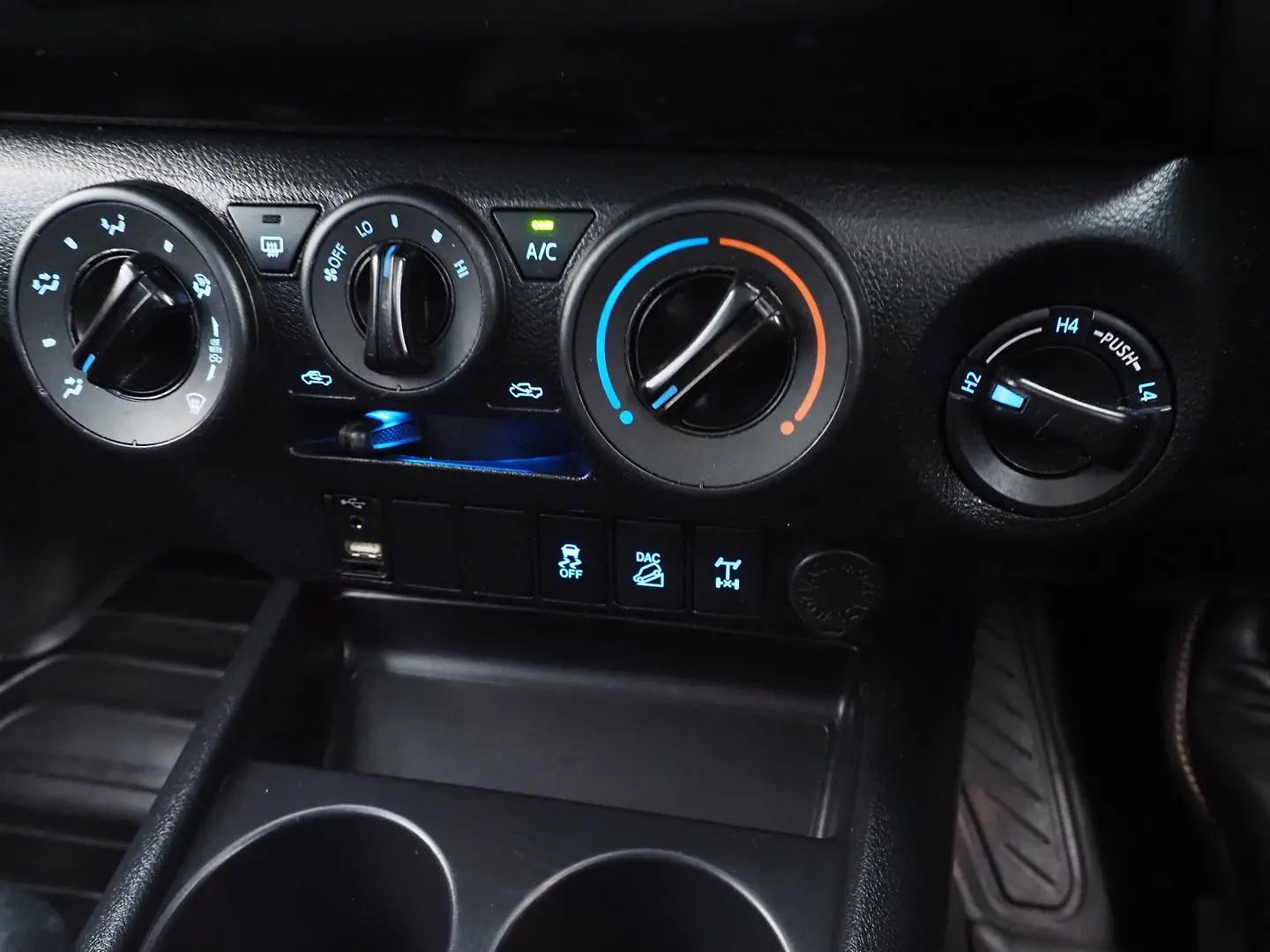 2019 Toyota Hilux Gallery Image 21