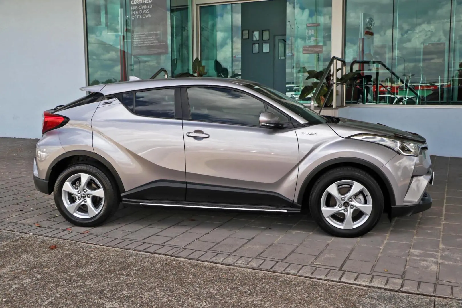 2018 Toyota C-Hr Gallery Image 5