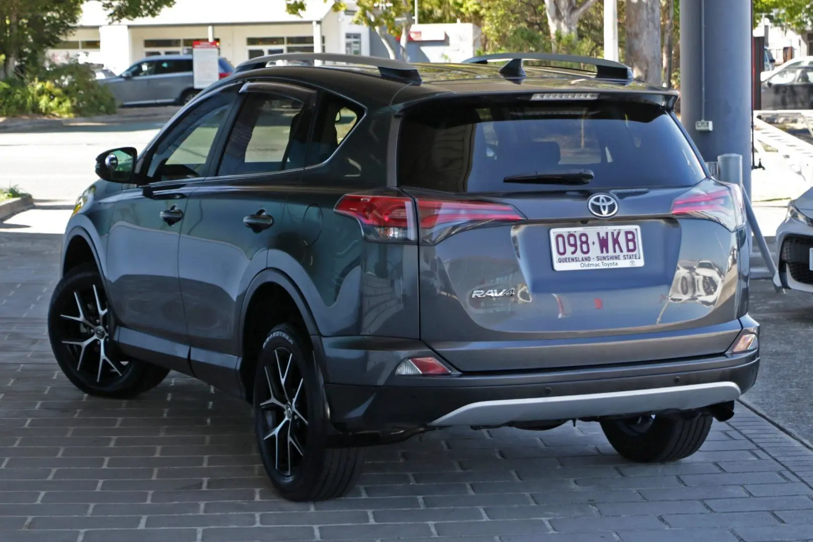 2016 Toyota RAV4 Gallery Image 2