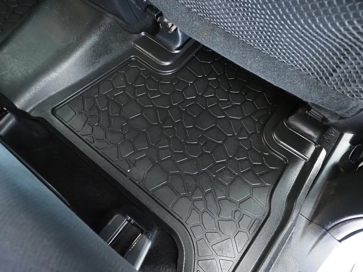 2018 Toyota Landcruiser Prado Gallery Image 17