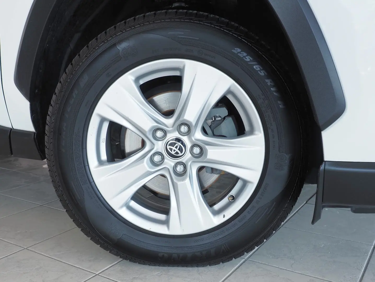 2020 Toyota RAV4 Gallery Image 11