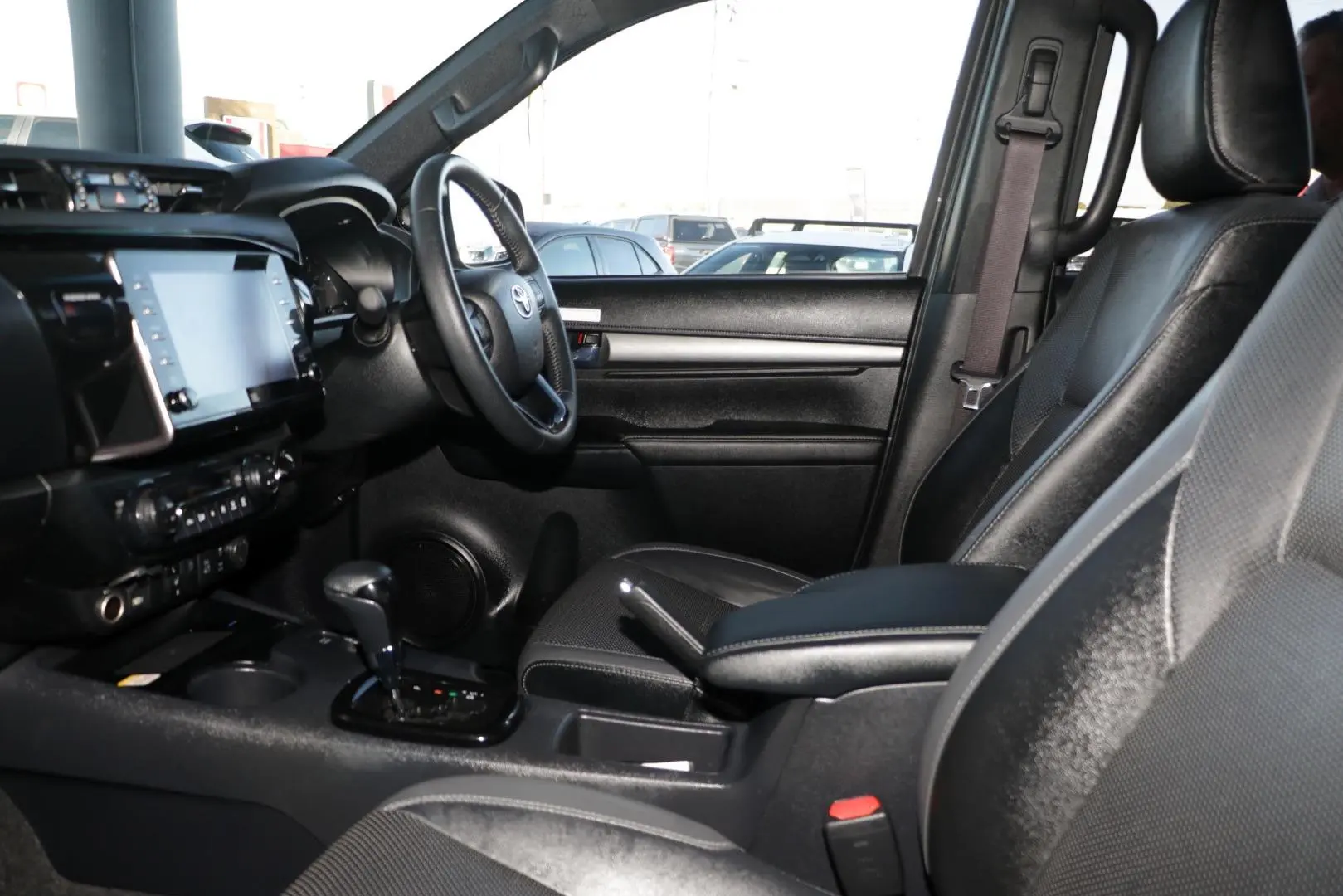 2025 Toyota Hilux Gallery Image 9