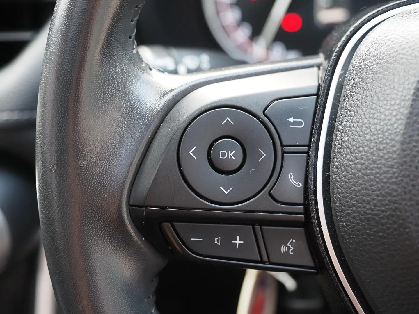 2020 Toyota RAV4 Gallery Image 18