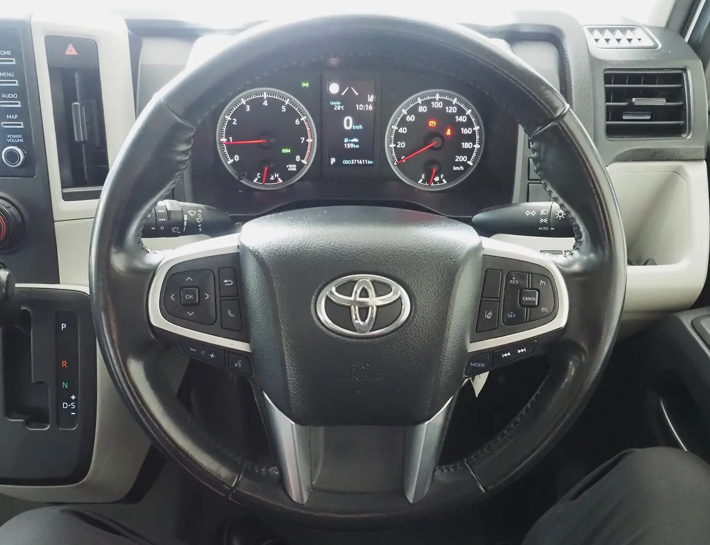 2019 Toyota Hiace Gallery Image 4