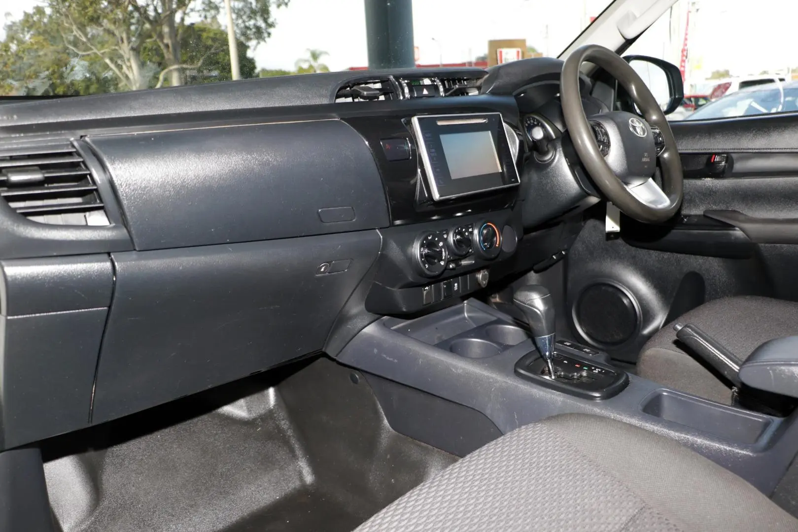 2019 Toyota Hilux Gallery Image 11