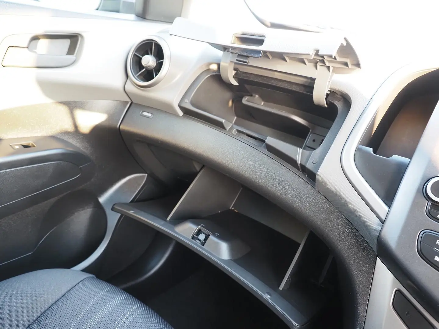 2011 Holden Barina Gallery Image 21
