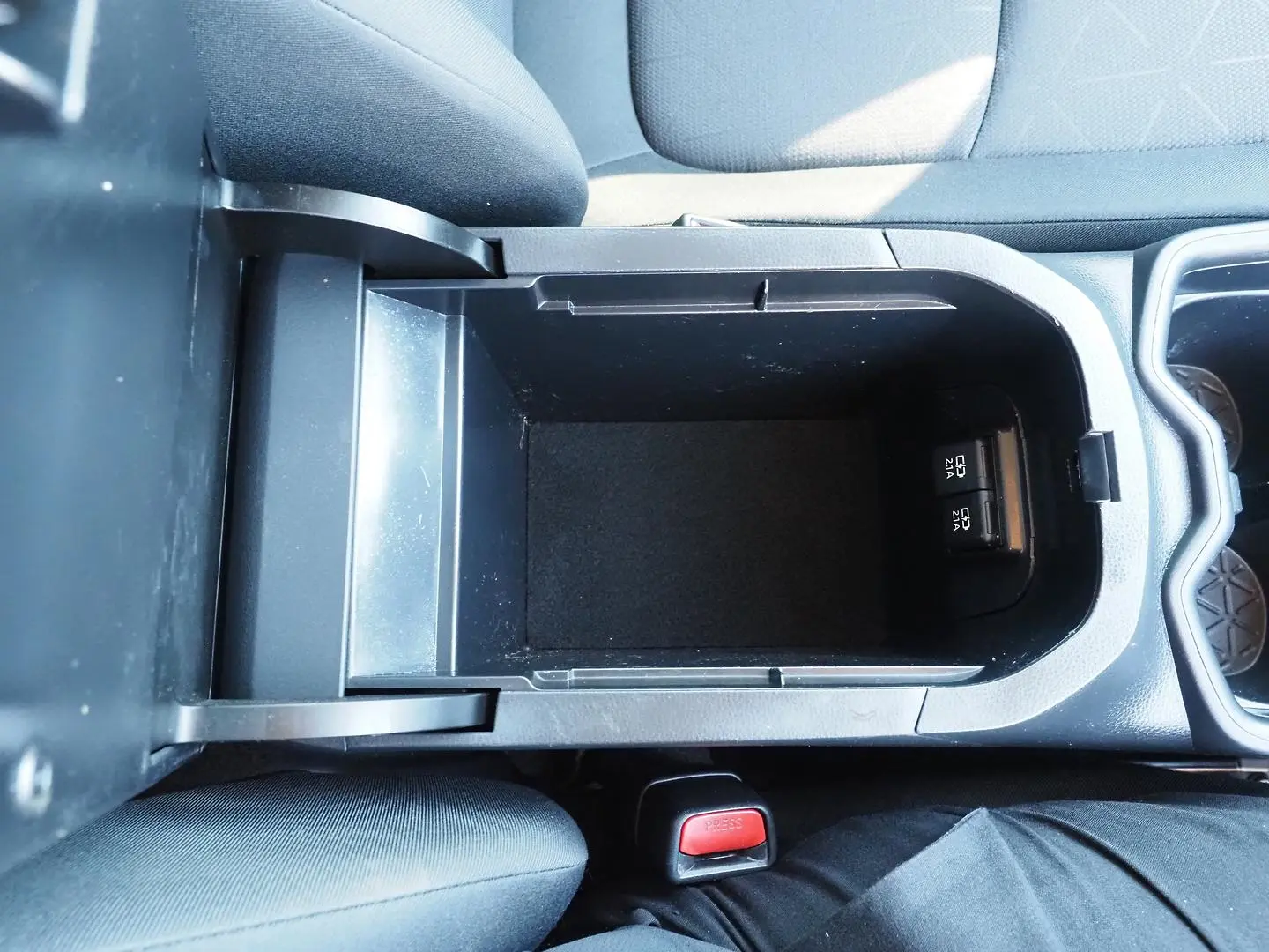2019 Toyota RAV4 Gallery Image 16