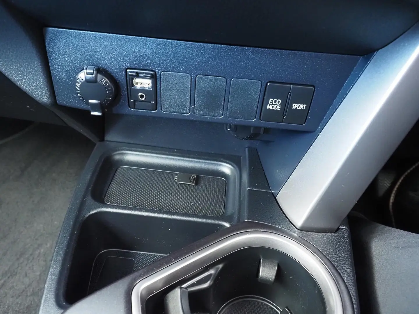 2017 Toyota RAV4 Gallery Image 22