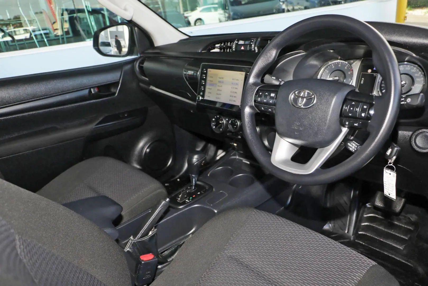 2022 Toyota Hilux Gallery Image 6
