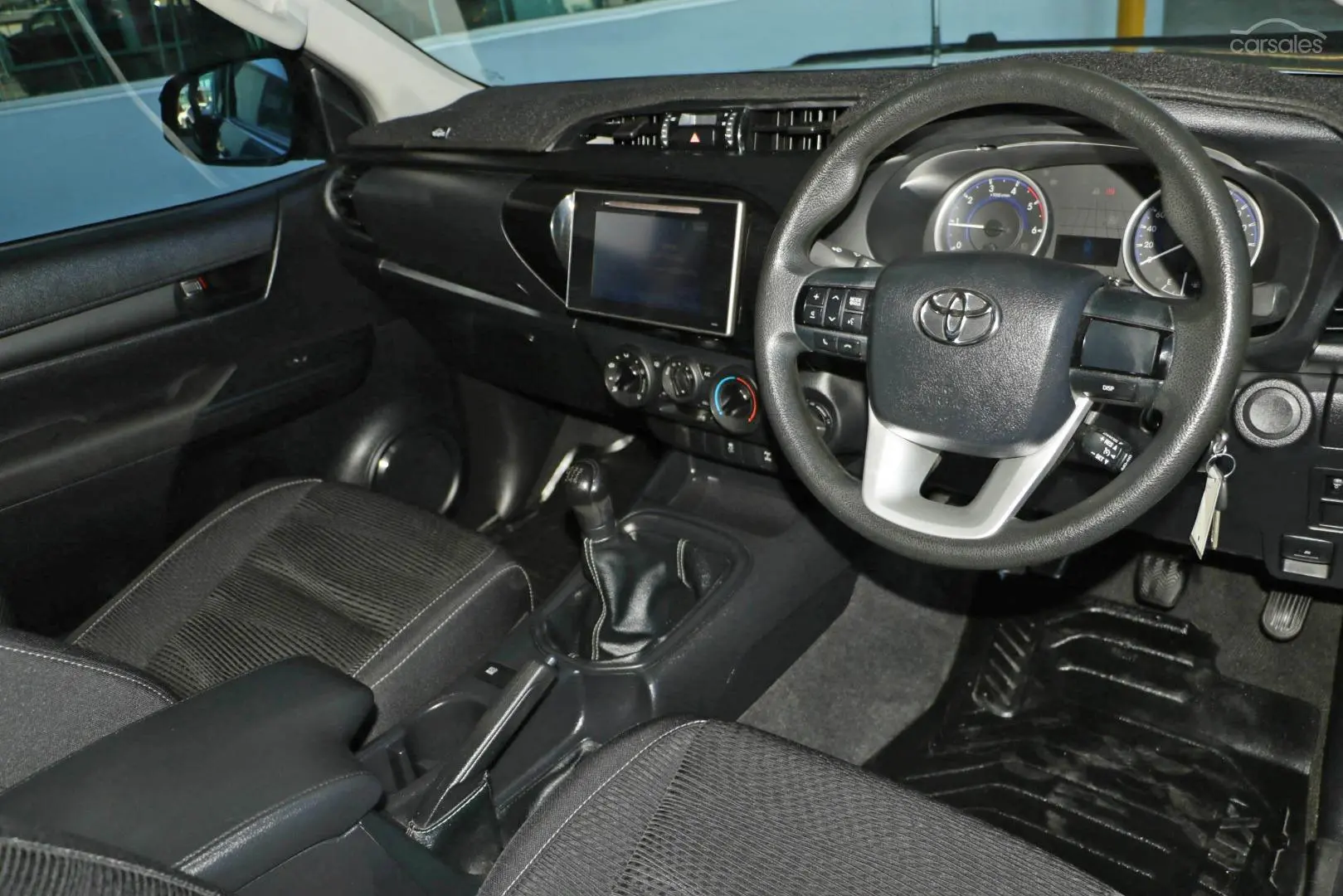 2016 Toyota Hilux Image 6