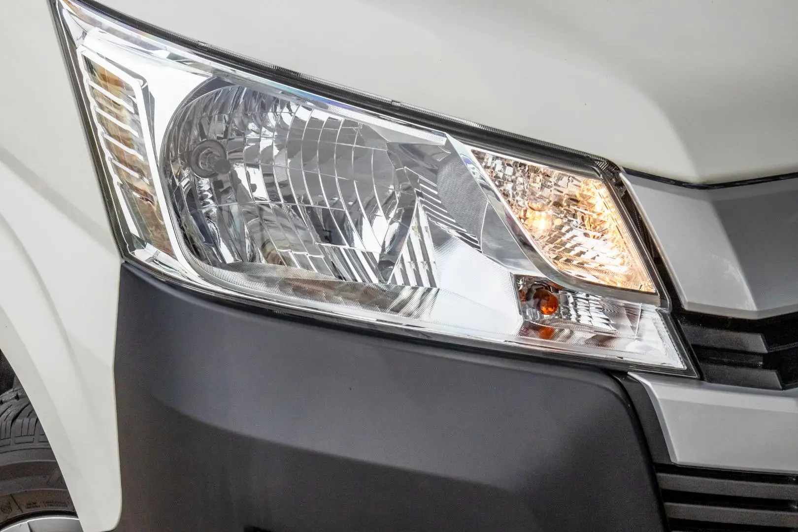2021 Toyota Hiace Gallery Image 15