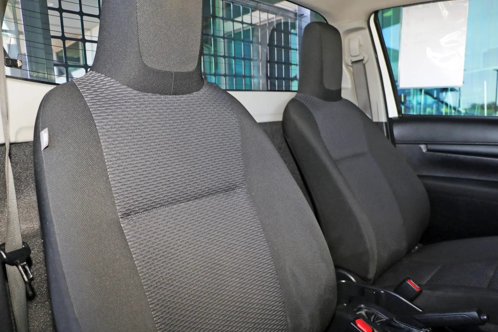 2019 Toyota Hilux Gallery Image 8