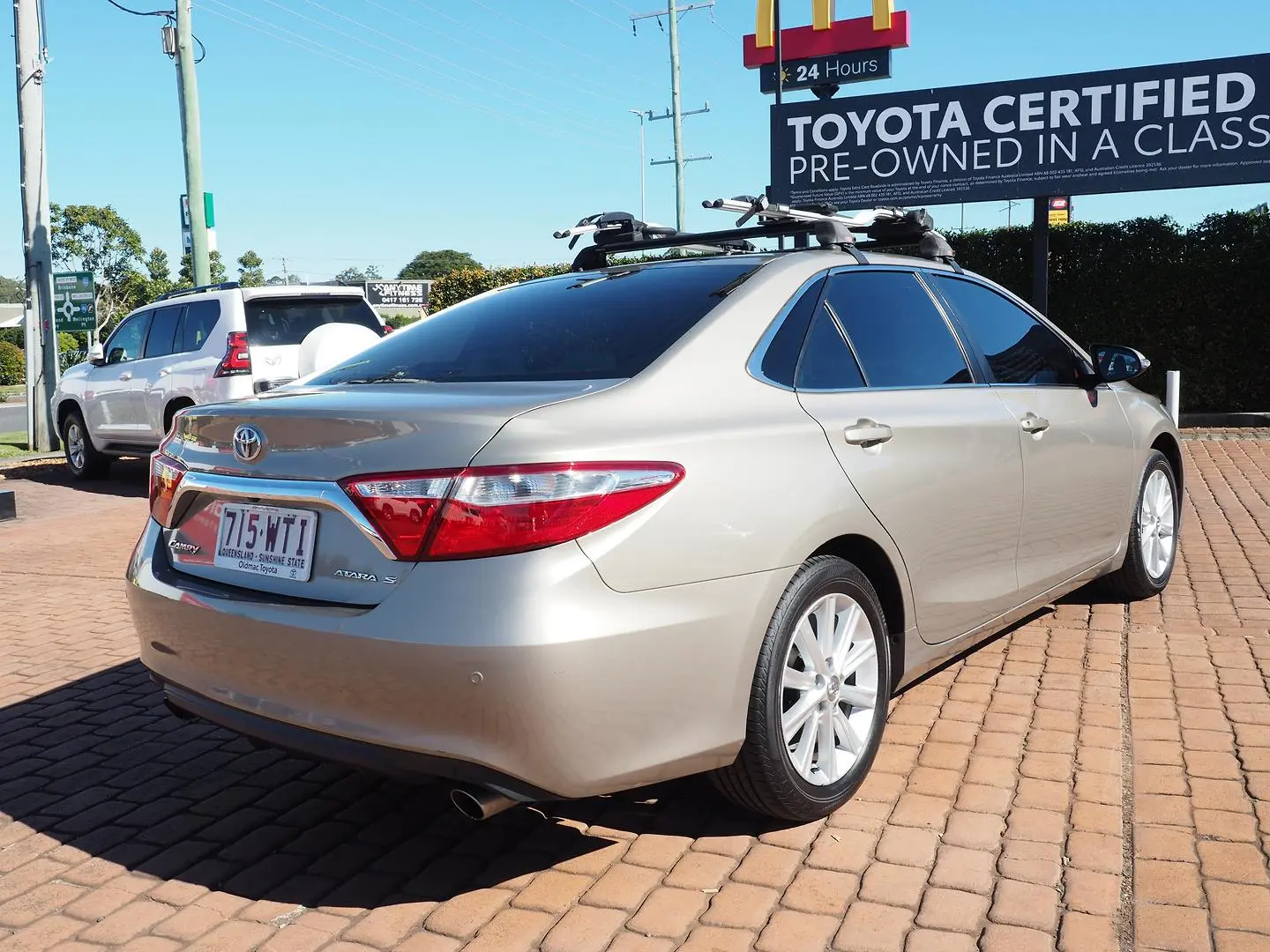 2016 Toyota Camry Gallery Image 7