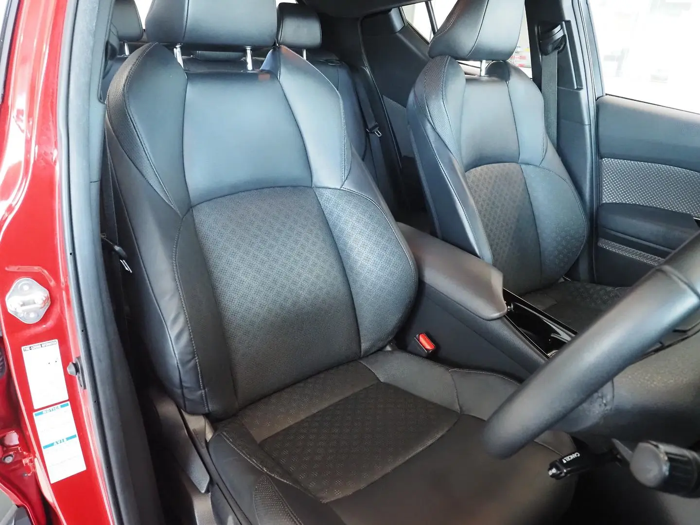 2021 Toyota C-HR Gallery Image 4