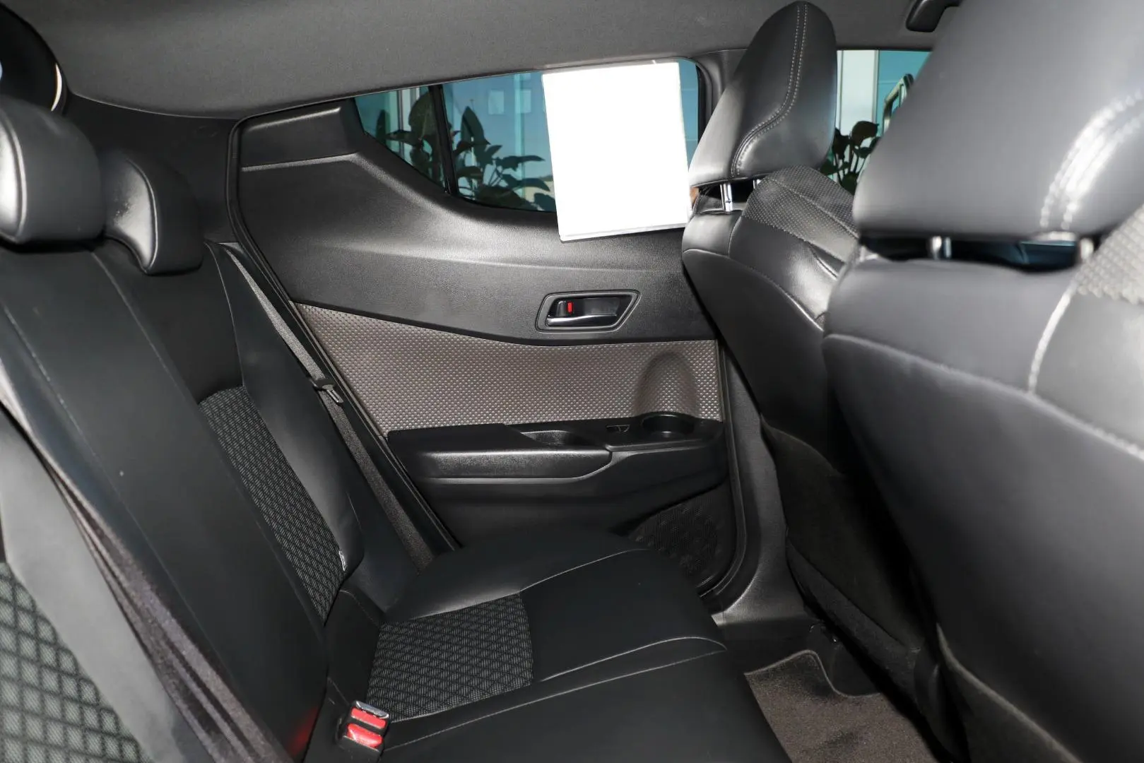 2021 Toyota C-HR Gallery Image 9