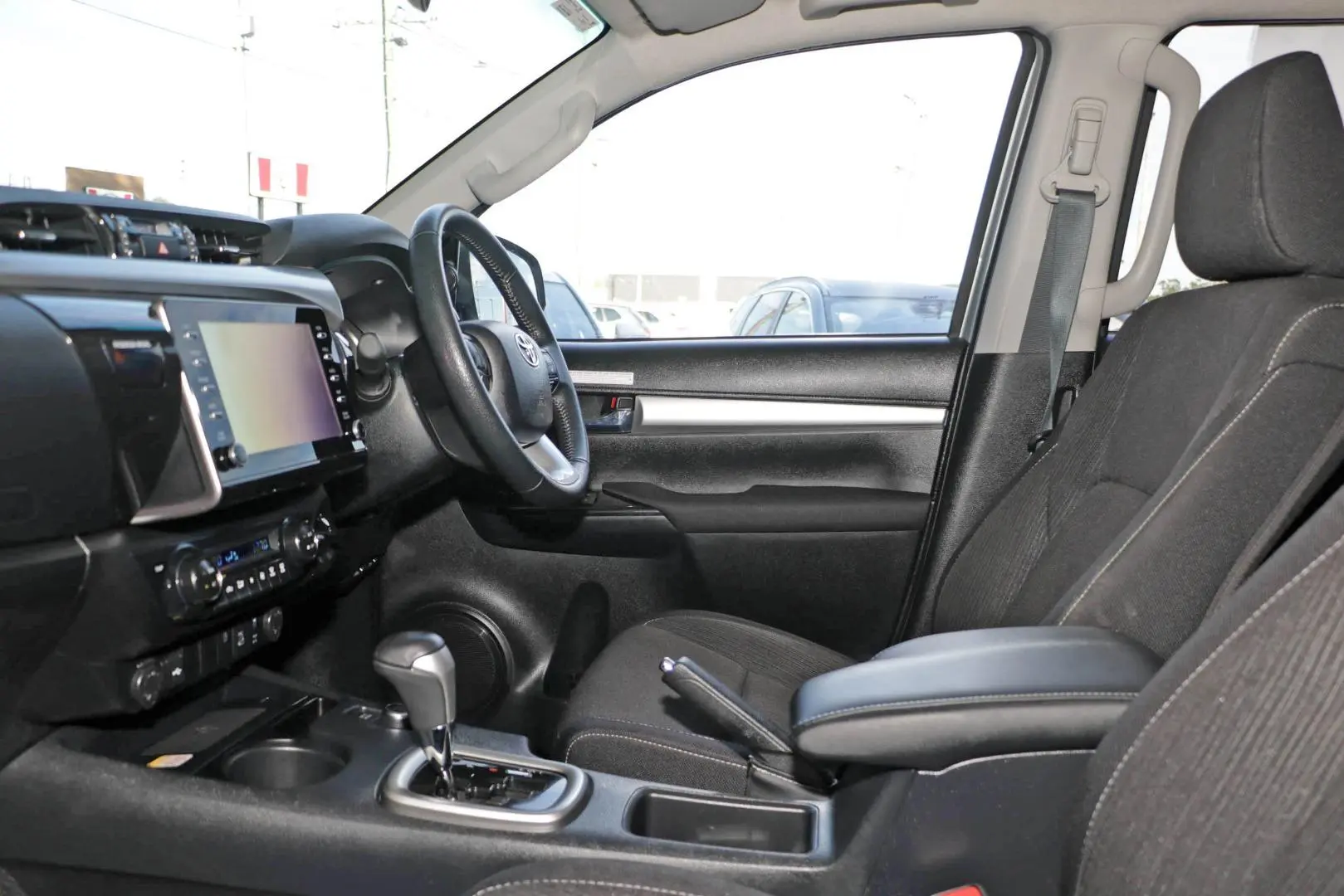 2024 Toyota Hilux Gallery Image 9