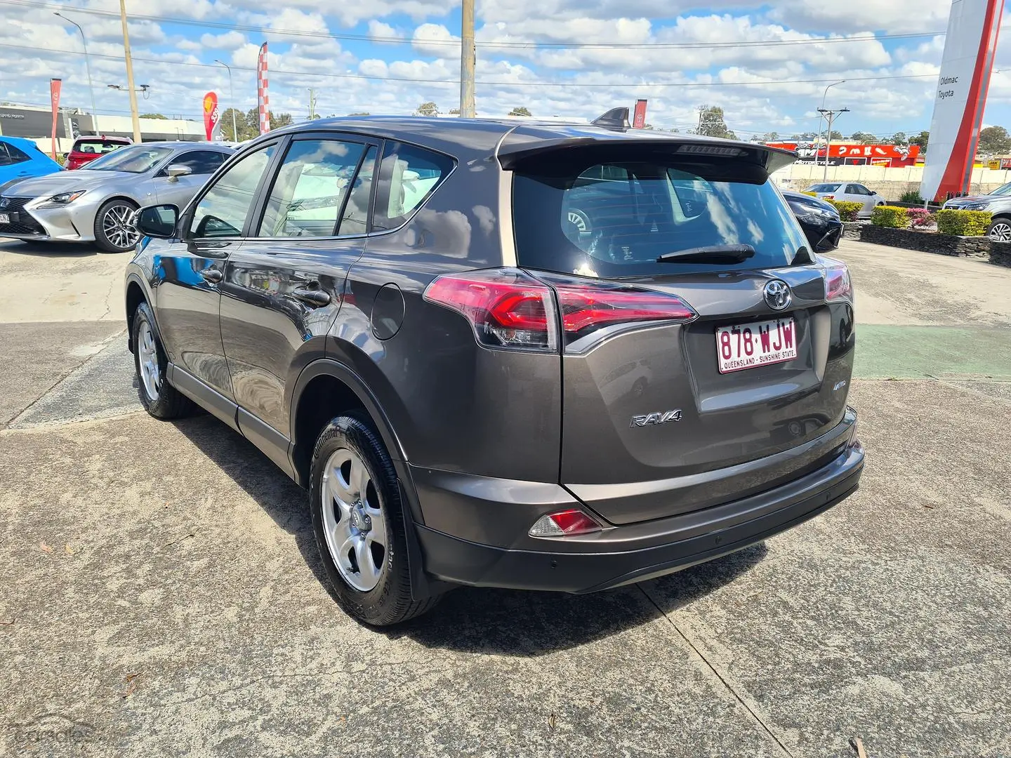 2016 Toyota RAV4 Image 2