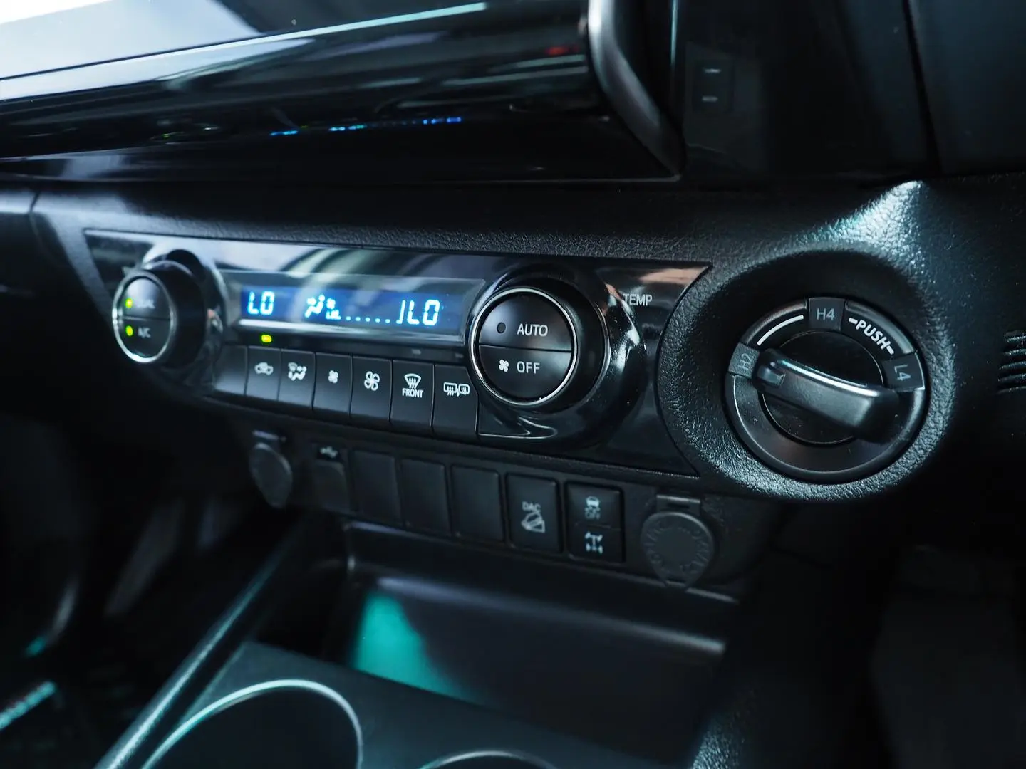 2022 Toyota Hilux Gallery Image 29
