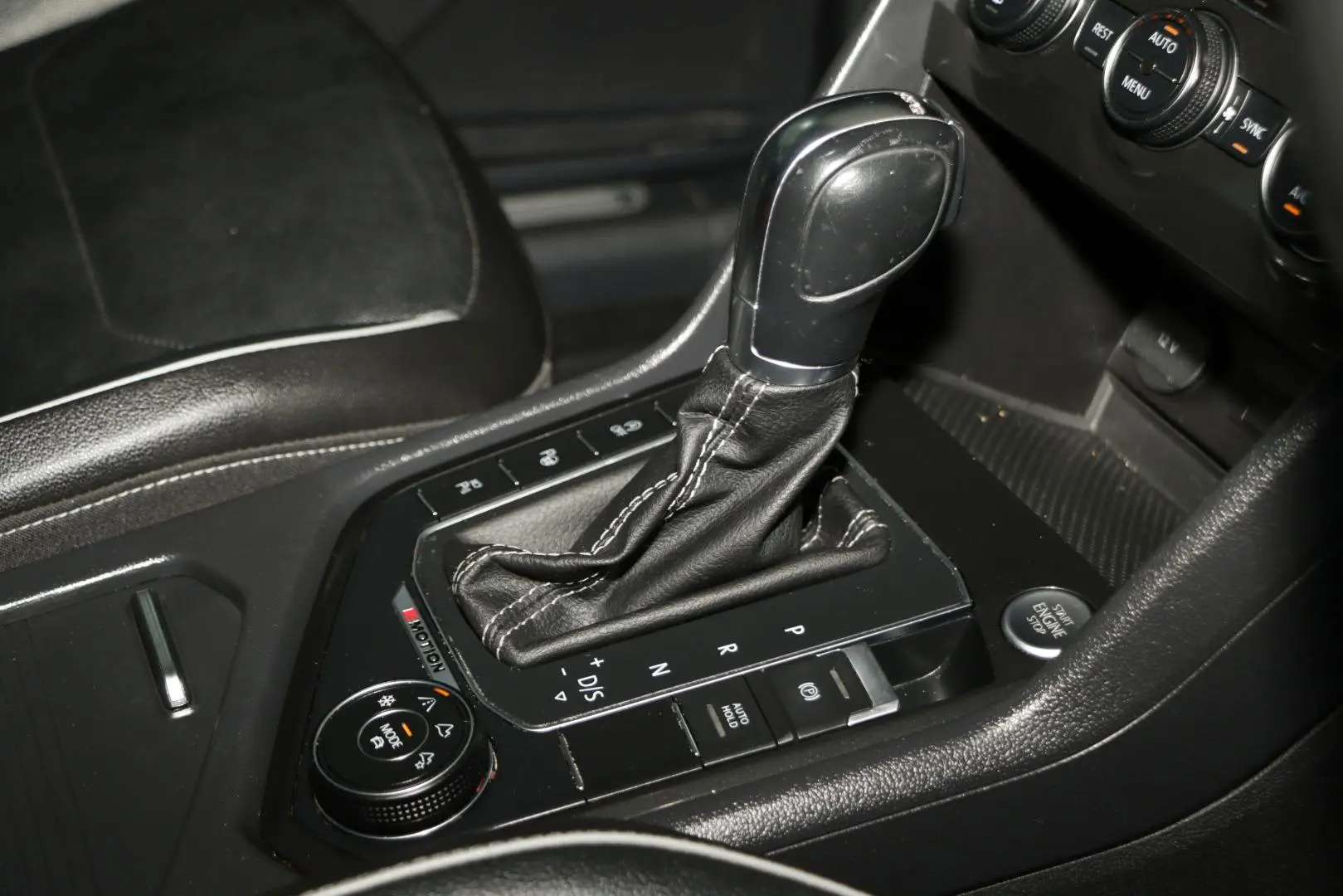 2018 Volkswagen Tiguan Gallery Image 14