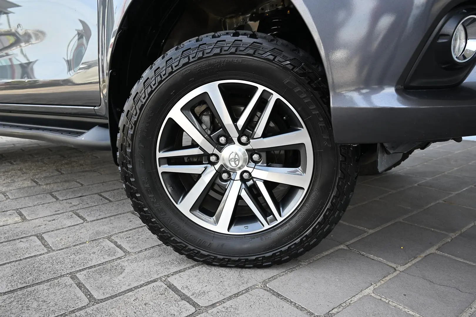 2017 Toyota Hilux Gallery Image 2