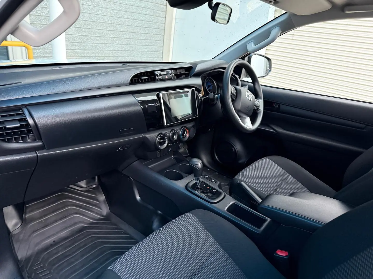 2020 Toyota Hilux Gallery Image 6